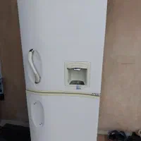 یک یخچال ی که فریز هم در آن است