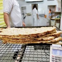 نان فروش نانوایی سنگک