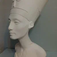 مجسمه نفرتی تی