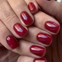 کاشت ناخن و پدیکور و مژه