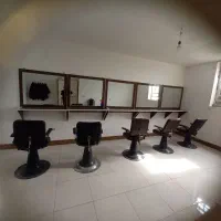 سه عددمیز وآینه تکی ،دوتامیزچسبیده بهم وآینه جدا،