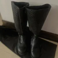 تعدادی بوت زنانه مردانه و بچه گانه