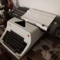 دستگاه تایپ قدیمی(آلمانی)|کلکسیون اشیاء عتیقه|کرمانشاه, |دیوار