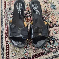 کفش|کیف، کفش، کمربند|مسجد سلیمان, |دیوار