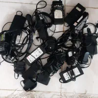 تعدادی شارژر لپ تاپ و دوربین