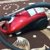 یک عدد جاروبرقی تمیز بدون هیچ عیبی