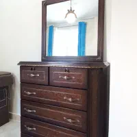 آینه و دراور چوبی