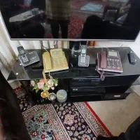 چند عدد گوشی تلفن رومیزی