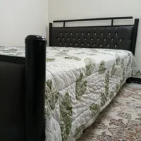 تخت فلزی دو نفره سالم سالم با لمسه های چرم شیک|تخت و سرویس خواب|محلات, |دیوار