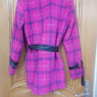 پالتو|لباس|شاهین‌شهر, اقبال لاهوری|دیوار