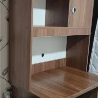 میز تحریر و کتابخانه
