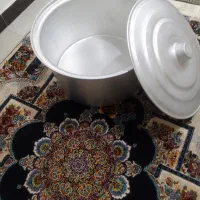 یدونه دیگ روحی ویک عدد سینی استیل