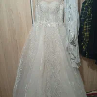 یک عدد لباس عروس