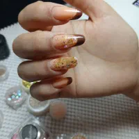 آموزش کاشت ناخن