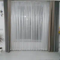 پرده سالن و در ورودی