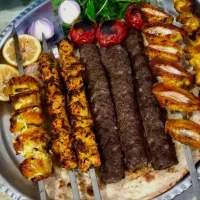 استخدام چند نیروی کار در رستوران
