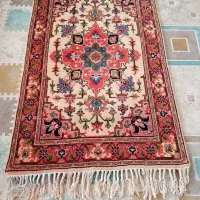 یک عدد فرش دستبافت زرنیم