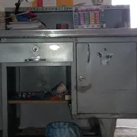 میز کاملا فلزی جا دار باقیمت مناسب