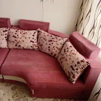 مبل نیم ست/ ۲ عدد راحتی + ۴ عدد کوسن/ سالم و تمیز|مبلمان خانگی و میز عسلی|کرمانشاه, |دیوار