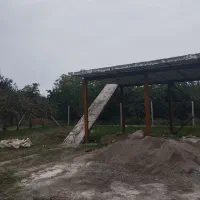 زمین لیوان شرقی