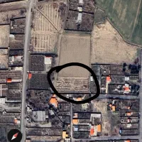 زمین-مناسب-باغ-سه-طرف-دیوار-بر-اتوبان-ساوه-ده-حسن