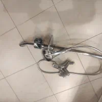 علم دوش به همراه شیر حمام