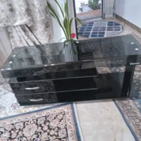 میز تلویزیون  شیشه ایی سالم و بزرگ|میز تلویزیون|رشت, رشتیان|دیوار