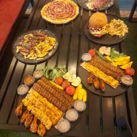 نیروی خدمات سالن دار و سفارش گیر و باریستا