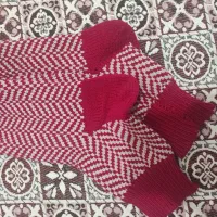 جوراب بافتنی خانگی با کیفیت بالا و طرح‌های خاص