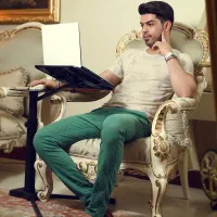 میز لپتاپ جلومبلی