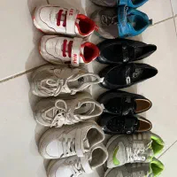 تعدادی کفش و بوت بچه تازه