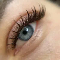 آموزش کاشت مژه با مدرک فنی و حرفه ای