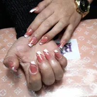 خدمات و آموزش کاشت ناخن|خدمات آرایشگری و زیبایی|اردبیل, |دیوار