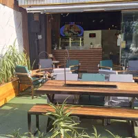 صندوقدار و باریستا و نیروی آشپزخانه و شف