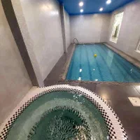 ویلا با استخر وجکوزی سرپوشیده مدرن