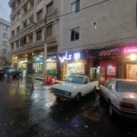 زعفرانیه آصف یک باب مغازه ۱۸ متری با ۱۰ متر بالکن