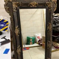 ایینه قدی و پاف و یک عدد میز ناخن