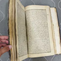 کتاب قدیمی و عتیقه حق الیقین|کلکسیون اشیاء عتیقه|قم, امامزاده ابراهیم|دیوار
