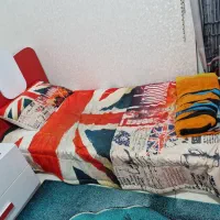 تخت و کمد و فرش اتاق کودک