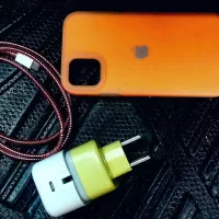 شارژر اصلی آیفون با قاب سیلوکنی