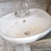 روشویی بزرگ بدون پایه با شیر و شلنگ