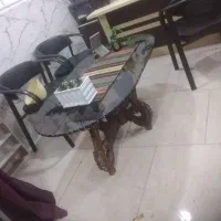 میز وسط مغازه یا خونه