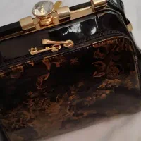 ۳ عدد کیف و مجسمه|کیف، کفش، کمربند|چابهار, |دیوار