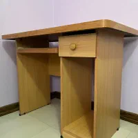 میز تحریر تمیز در حد نو ام دی ام