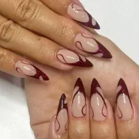 خدمات کاشت و طراحی ناخن