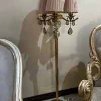 آباژور ایستاده