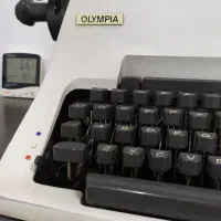 ماشین تایپ|کلکسیون اشیاء عتیقه|قم, آزادگان|دیوار