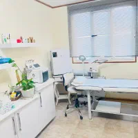 اجاره اتاق کاشت مژه ارایش دایم ماساژیااسکالپ‌تراپی