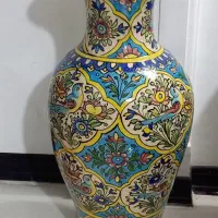 گلدان بزرگ کنار سالنی