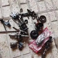 تعدادی قطعات موتور 200
